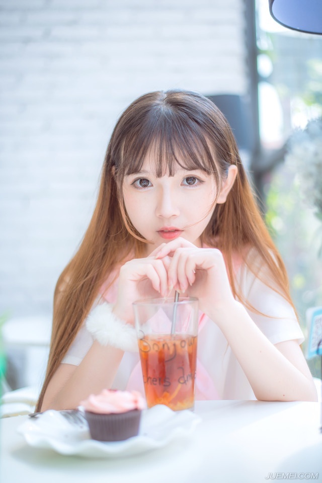 人生自是有情痴，此恨不关风与月。